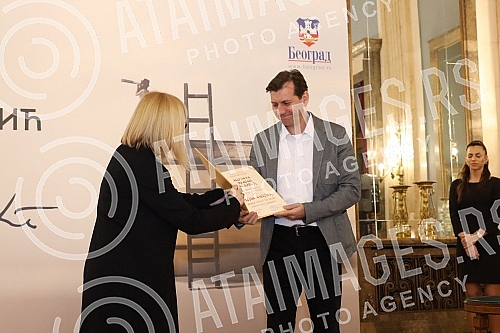 The ceremonial awarding of the newly established Dusan Radovic Award for Literature for Children and Youth was held in the Ceremonial Hall of the Belgrade City Assembly, organized by the Belgrade City Library.U Svecanoj sali Skupstine grada Beograd