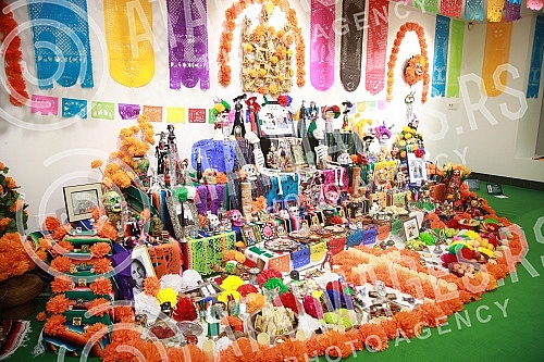 The Embassy of Mexico in Serbia and the Cervantes Institute in Belgrade mark the famous Mexican holiday Day of the Dead with a big celebration and presentation of the traditional altar of the dead.Ambasada Meksika u Srbiji i Institut Servantes u Be