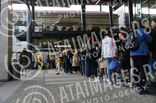 The first Coffee Shop Starbucks opened in Belgrade - Serbia.Prva radnja Starbaks otvoren u Beogradu - Srbiji.