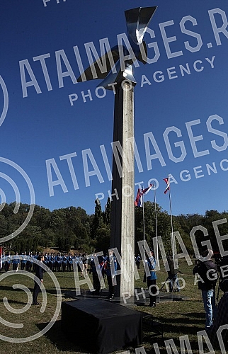 The Jajinci Memorial Park marked the Day of Remembrance for the suffering of Serbs, Roma and Jews at that site in the Second World War, and the state commemorative ceremony was led by Prime Minister Ana Brnabic.U Spomen-parku Jajinci obelezen je Da
