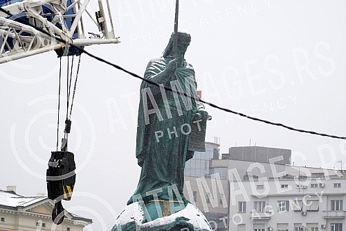 Reconstruction of Sava Square is underway, on which a monument to Stefan Nemanja has been placed, which will be officially unveiled on January 27.U toku je rekonstrukcija Savskog trga, na koje je postavljen spomenik Stefanu Nemanji koji ce zvanicn