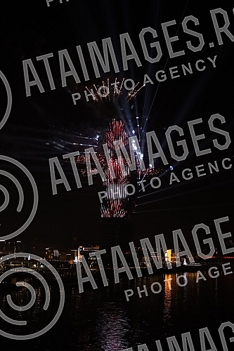 In the spirit of the festive mood, fireworks accompanied by a laser projection were fired from the tallest building in the region, the Belgrade Tower, at midnight between January 13th and 14th.U duhu praznicnog raspolozenja sa najvise zgrade u regi