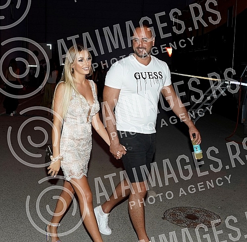 The superfinal of the fourth season of the reality show Zadruga, which is broadcast on Pink television.Superfinale cetvrte sezone rijaliti programa Zadruga koji se emituje na televiziji Pink.