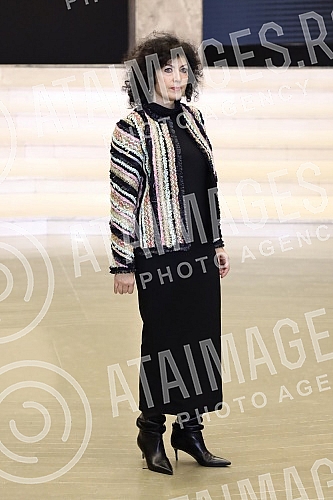 In the atrium of the National Museum, as part of the 48th Perwoll fashion week, a tribute was held to Mirjana Maric - a fashion show of models donated to the Ethnographic Museum after the last exhibition in 2015. U atrijumu Narodnog muzeja u sklopu