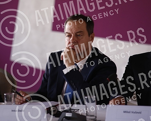 The European Union as a strategic choice conference was held at the Zira Hotel - the experiences of Serbia and Romania.U hotelu Zira odrzana je konferencija Evropska unija kao strateski izbor - iskustva Srbije i Rumunije