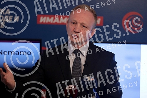 The president of the Party of Freedom and Justice, Dragan Djilas, held a press conference at the party's headquarters.
Predsednik Stranke slobode i pravde Dragan Djilas odrzao je konferenciju za medije u sedistu stranke. The president of the Party of Freedom and Justice, Dragan Djilas, held a press conference at the party's headquarters.
Predsednik Stranke slobode i pravde Dragan Djilas odrzao je konferenciju za medije u sedistu stranke.