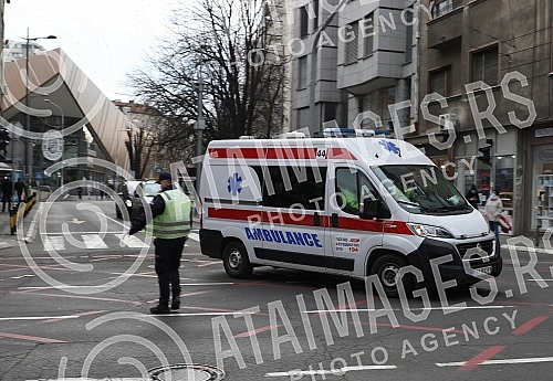 An accident occurred in front of the RTS building this morning when a welding bottle exploded, two workers were injured and one lost his life.Ispred zgrade RTS-a jutros se dogodila nesreca kada je boca za varenje eksplodirala, dva radnika su povred