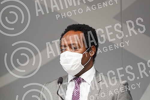 Minister of European integration Jadranka Joksimovic welcomed the first contingent of 57,000 doses of AstraZeneca vaccines through the COVAX mechanism at the 