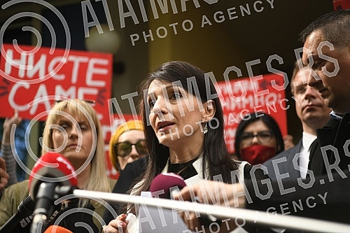 The vice president of the Party of Freedom and Justice, Marinika Tepiv, addressed the gathered citizens and the media after the hearing in the Police Administration in Jagodina, where she was invited to testify regarding her claims that Dragan Markov