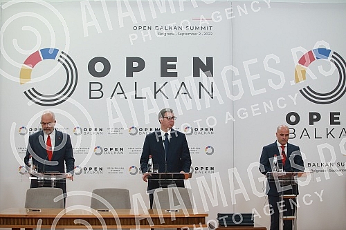 As part of the Open Balkan Leaders' Summit, bilateral documents were signed, followed by a joint media conference of politicians.U sklopu Samita lidera Otvorenog Balkana potpisiani su bilateralni dokumenati, a potom je usledila zajednicka konferenc