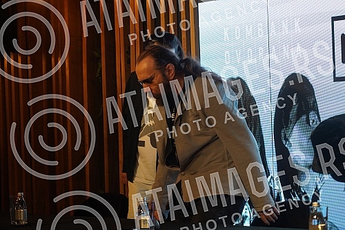 Pop rock band Neverne bebe has announced its new Belgrade concert in Kombank Hall for March 8 - Women's Day at the Jazz Canteen Club Lisbon within that cultural institution. Pop rock band Neverne bebe has announced its new Belgrade concert in Kombank Hall for March 8 - Women's Day at the Jazz Canteen Club Lisbon within that cultural institution.