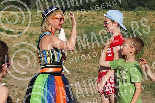 EcoKultArt festival KRNJART, organized by the New Optimism Movement, UG Bela caplja 1165, UG Komsija - Krnjaca, National Ecological Association (NEA) and Civic Initiatives, was held on the Danube embankment in the Belgrade neighborhood of Krnjaca.E