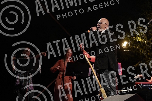 Nenad Cveticanin, a musician and singer-songwriter of funk and jazz music, closed this year's Nisville jazz festival with his band Numismatica.Niski muzicar i kantautor funk i jazz muzike Nenad Cveticanin je sa sojim bendom Numismatica zatvorio ovo