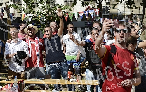 Serbian fans in downtown Belgrade watch soccer match between Costa Rica and Serbia at the World Cup in Russia.Srpski navijaci u centru Beograda gledaju fudbalsku utakmicu izmedju Kosta Rike i Srbije na Svetskom prvenstvu u Rusiji.