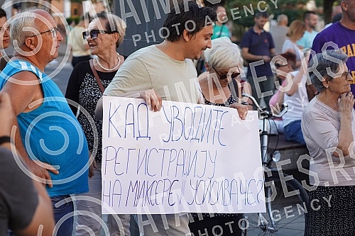 On Krajina Square in Banja Luka, about a hundred citizens expressed their dissatisfaction with the state of affairs in the protest ironically called 
