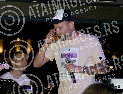 Performance o Magla band held on raft 