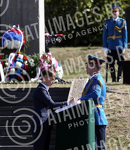 The Jajinci Memorial Park marked the Day of Remembrance for the suffering of Serbs, Roma and Jews at that site in the Second World War, and the state commemorative ceremony was led by Prime Minister Ana Brnabic.U Spomen-parku Jajinci obelezen je Da