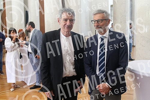 The ceremonial presentation of the Order of Arts and Literature in the rank of knight was held for the actor Predrag Miki Manojlovic at the residence of the French Embassy.Svecano urucenje Ordena umetnosti i knjizevnosti u rangu viteza upriliceno j