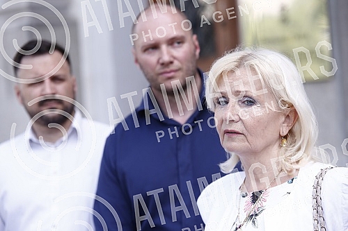 Representatives of the Protector of Entrepreneurs and Businessmen of Serbia and the Accounting Chamber of Serbia held a press conference in front of the Ministry of Finance with a request to postpone the implementation of the Law on Fiscalization and