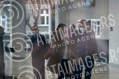 Iva Ilincic is coming to the Higher public prosecutor's office to give a statement regarding the case in which Miroslav Mike Aleksic is accused of sexually harassing and raping his students.Iva Ilincic dolazi u Vise javno tuzilastvo kako bi dala iz