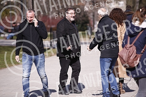 In front of the Presidency, a press conference was held by the Vice President of the Party of Freedom and Justice, Dejan Bulatovic, on the alleged new affair in Serbian agriculture.Ispred Predsednistva je odrzana konferencija za medije potpredsedni