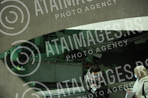 Part of the roof, ceiling and wall of the Stari Mercator market on Mihajlo Pupin Boulevard in New Belgrade collapsed, injuring seven people. Deo krova, plafona i zida pijace Stari Merkator u Bulevaru Mihajla Pupina u Novom Beogradu urusio se i tom 