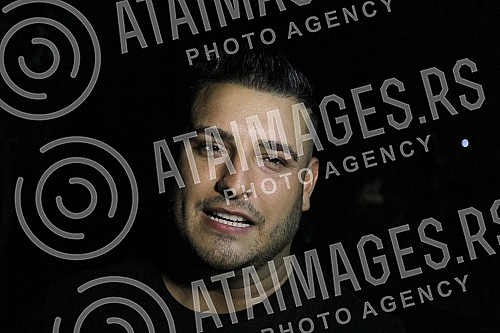 Performance of Darko Lazic held on raft Old Blay.
Nastup Darka Lazica na splavu Stari Blay (old Blay). Performance of Darko Lazic held on raft Old Blay.
Nastup Darka Lazica na splavu Stari Blay (old Blay).