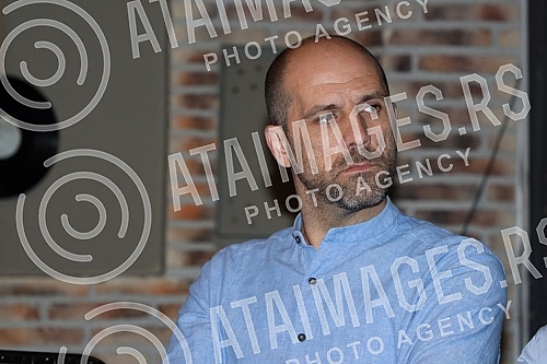 On the occasion of the premiere of the play Death and the Girl based on the play by Ariel Dorfman in the Bitef theater, a press conference was held in the Bitef club.Povodom premijere predstave Smrt i devojka prema drami Arijela Dorfmana u Bitef te