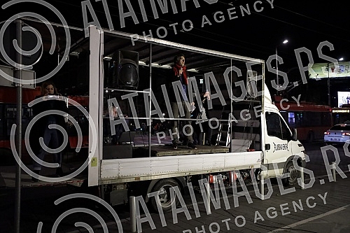 Several organizations and political parties called on citizens to gather in Belgrade's Republic Square, where those arrested and beaten during a peaceful protest and representatives of the organizers involved in the blockade will address those gather Several organizations and political parties called on citizens to gather in Belgrade's Republic Square, where those arrested and beaten during a peaceful protest and representatives of the organizers involved in the blockade will address those gather