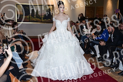 A celebrated lady magazine in wedding dresses at Hyatt Hotel was held.
Odrzana revija poznatih dama u vencanicama u hotelu Hyatt. A celebrated lady magazine in wedding dresses at Hyatt Hotel was held.
Odrzana revija poznatih dama u vencanicama u hotelu Hyatt.