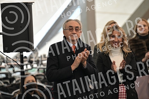 In the Sava Center, Delta Holding marked the beginning of the reconstruction of that congress center.
U Sava centru kompanja Delta holding obelezila je pocetak rekonstrukcije tog kongresnog centra. In the Sava Center, Delta Holding marked the beginning of the reconstruction of that congress center.
U Sava centru kompanja Delta holding obelezila je pocetak rekonstrukcije tog kongresnog centra.