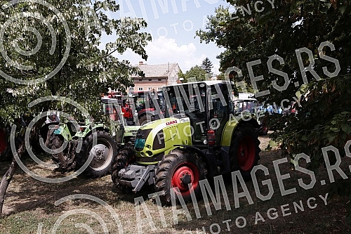 Farmers continued their blockade on the bridge over the Thames in Pancevo.Poljoprivrednici su nastavili blokadu na mostu preko Tamisa u Pancevu.