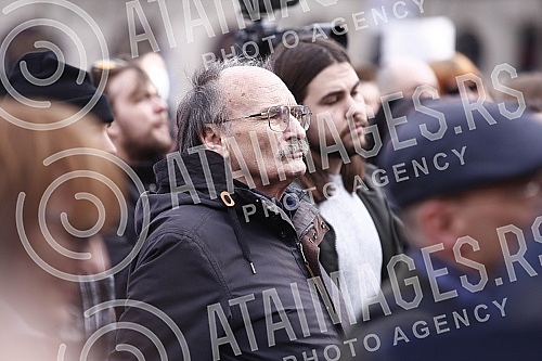 A rally in support of Ukraine and against the dictatorship in Russia and Belarus was held on the Republic Square, organized by an informal group of the Russian, Ukrainian and Belarusian diasporas.Na Trgu Republike odrzan je skup podrske Ukrajini i 