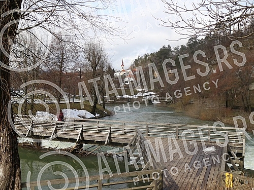 Postojna Cave, the largest exhibition cave in Europe, is located near the town of Postojna.Postojnska jama, najveca izlozbena pecina u Evropi, nalazi se kod grada Postojne.
