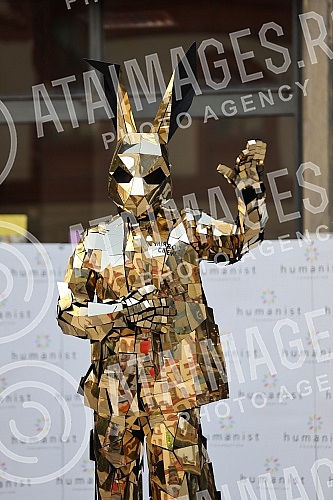 The humanitarian foundation Humanist organized the event, which aims to raise funds for the treatment of a boy named Jakov Kovacic, who suffers from bronchopulmonary dysplasia, and who is one of the children within the Be Human Foundation.Humanitar