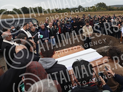 The Djokic family from Aleksinac, who were presumably killed between September 26 and 27 in the area of the village of Moravac, were seen off by relatives, neighbors, friends and priests from Goran's mother's house for eternal rest in the cemetery in The Djokic family from Aleksinac, who were presumably killed between September 26 and 27 in the area of the village of Moravac, were seen off by relatives, neighbors, friends and priests from Goran's mother's house for eternal rest in the cemetery in