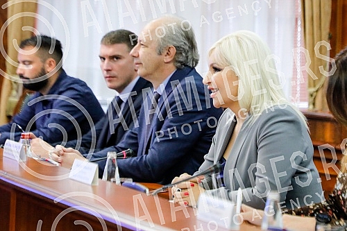 The Vice-President of the Government of Serbia and the Minister of Mining and Energy, Zorana Mihajlovic, spoke with the delegation of Power Cajna about the possibilities for cooperation on projects in the field of renewable energy sources.Potpredse