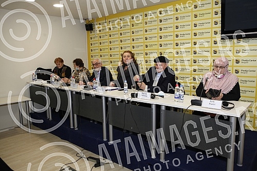 A press conference of Albanian and Serbian families missing in the run-up to International Human Rights Day was held at the media center.Konferencija za novinare albanskih i srpskih porodica nestalih u susret Medjunarodnom danu ljudskih prava odrza