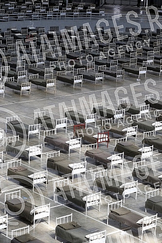 Military beds set up in the halls 1 and 4 of the Belgrade Fair for people with milder sympoms of coronavirus.Vojni kreveti postavjeni u halama 1 i 4 Beogradskog sajma za ljude koji imaju blaze simtome korona virusa.