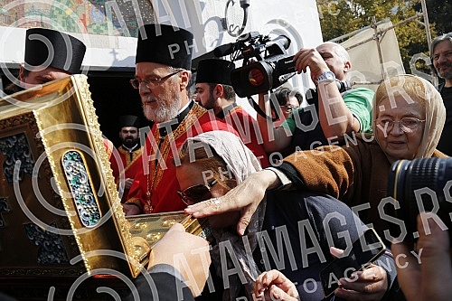 The relics of twenty large Russian saints among them Alexander Nevsky, the patron of Russian Orthodoxy and the holy earth arrived in Belgrade.Mosti dvadeset velikih ruskih svetitelja medju kojima su i Aleksandra Nevskog, zastitnika pravosljavlja i s