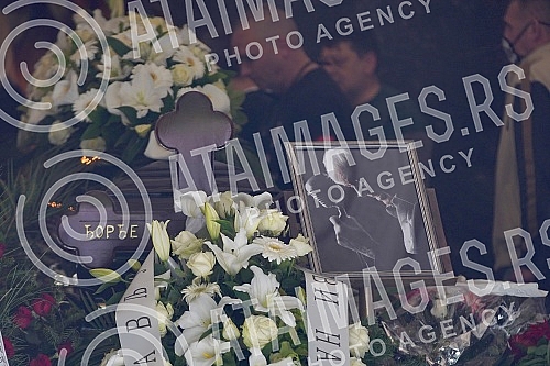 One of the greatest Serbian and Yugoslav singers of popular music, Djordje Marjanovic, was buried in the Alley of Merited Citizens at the New Cemetery.Jedan od najvecih srpskih i jugoslovenskih pevaca zabavne muzike Djordja Marjanovica sahranjen je