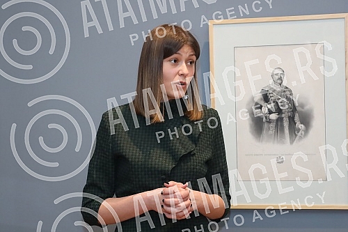 Author's guide through the latest exhibition 