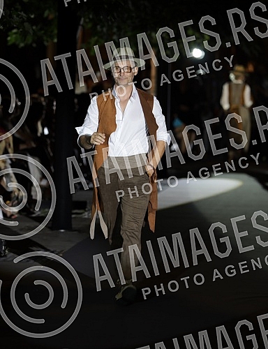 On the occasion of marking thirty years of MS Click, she paid tribute to one of the most important domestic fashion designers to the recently deceased, legendary fashion designer Aleksandar Joksimovic with a fashion show on the plateau in front of th