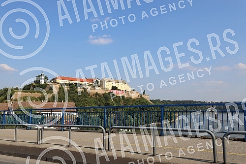 Visitors to Exit pick up bracelets for the festival, which begins on Thursday, July 8th.
Posetioci Exita preuzimaju narukvice za festival koji pocinje u cetvrtak, 8, jula. Visitors to Exit pick up bracelets for the festival, which begins on Thursday, July 8th.
Posetioci Exita preuzimaju narukvice za festival koji pocinje u cetvrtak, 8, jula.