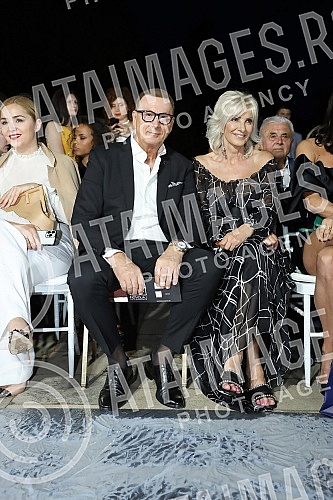 As part of the 64th International Fair of Technology and Technical Achievements at the Belgrade Fair, in Hall 3 at the PR-DC stand (Pink Research & Development Center), DJ Zex played music at the After Work Matinee.U okviru 64. Medjunarodnog sajma 