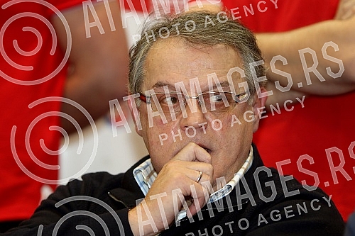 An extraordinary press conference of the Waterpolo Club Crvena zvezda after the incident and attacks on players in Split (Croatia).Vanredna pres konferencija Vaterpolo kluba Crvena zvezda posle incidenta i napada na igrace u Splitu.