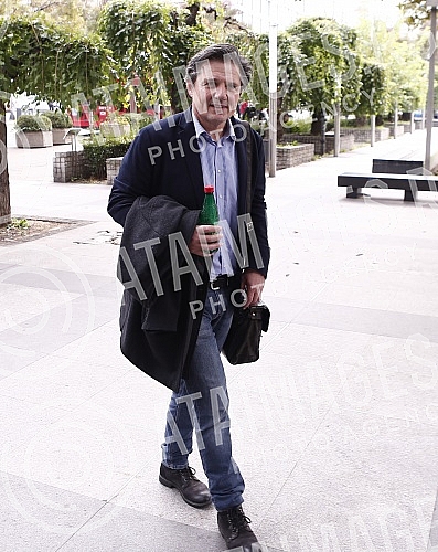 The commemoration of Branko Cvejic, in agreement with the family, was held in the Yugoslav Drama Theatre.Komemoracija Branku Cvejicu, u dogovoru sa porodicom, odrzana je u u Jugoslovenskom dramskom pozoristu.