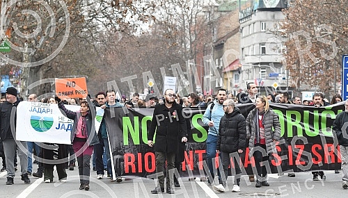 In Novi Sad, the blockade of the crossroads near Futoska pijaca was held from 1 pm to 2 pm, and then the walk along Jevrejska Street, Jovana Subotica Street to the Temerin Crossroads started. U Novom Sadu je odrzana blokada raskrsnice kod Futoske p