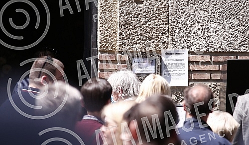 Veselin Vesa Simonovic, director and editor-in-chief of the Nova.rs portal, will be buried in the Alley of Merited Citizens at the New Cemetery in Belgrade, the family received condolences at 1:30 p.m., and the funeral service began at 2 p.m.Veseli