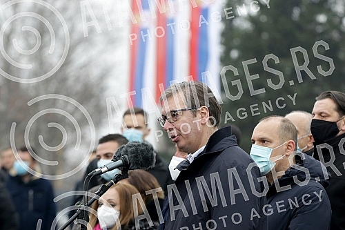 In Krusevac, in the presence of the President of Serbia, Aleksandar Vucic, a new kovid hospital was opened, with a capacity of 500 places, which will contribute to the strengthening of the health system in the fight against the corona virus.
U Krusev In Krusevac, in the presence of the President of Serbia, Aleksandar Vucic, a new kovid hospital was opened, with a capacity of 500 places, which will contribute to the strengthening of the health system in the fight against the corona virus.
U Krusev